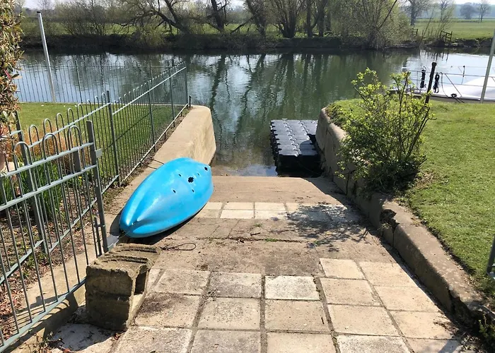 Thames Edge Rooms