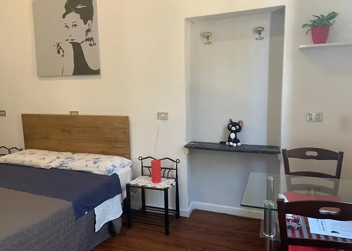 Hotel: Archie'S House