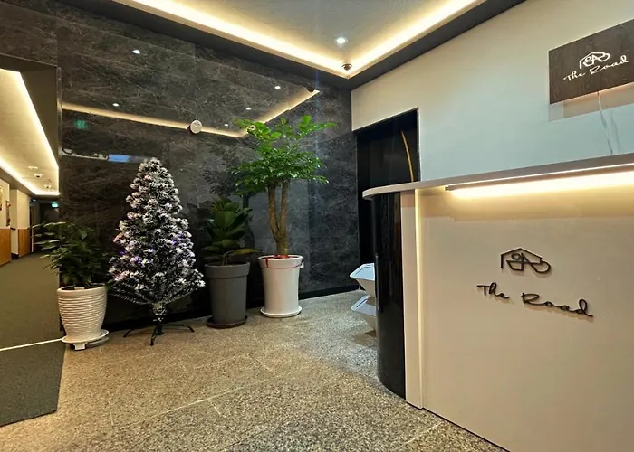 B&B only: The Road Hotel