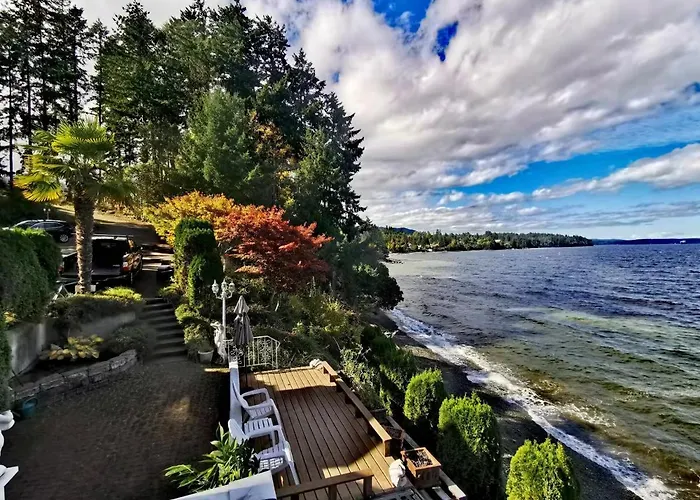 Walkon Waterfront Castle Cove Inn