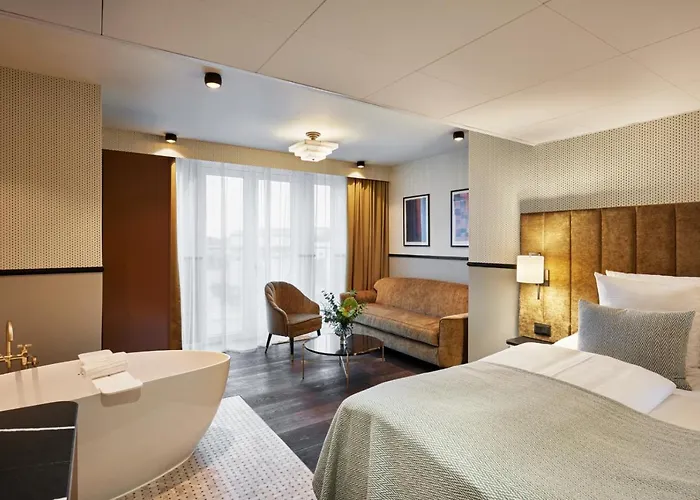 Airport Hotel: Wide Hotel