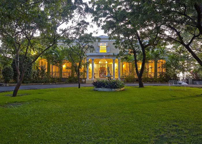 Colleton Great House