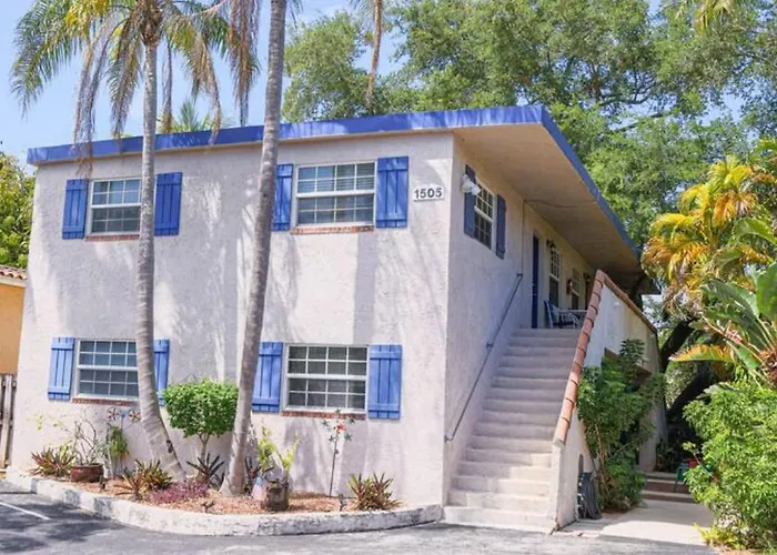 Apartment: Tropical Oasis Condos