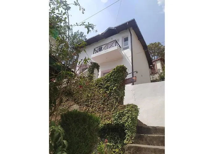 Whistling Thrush Cottage, Bhimtal