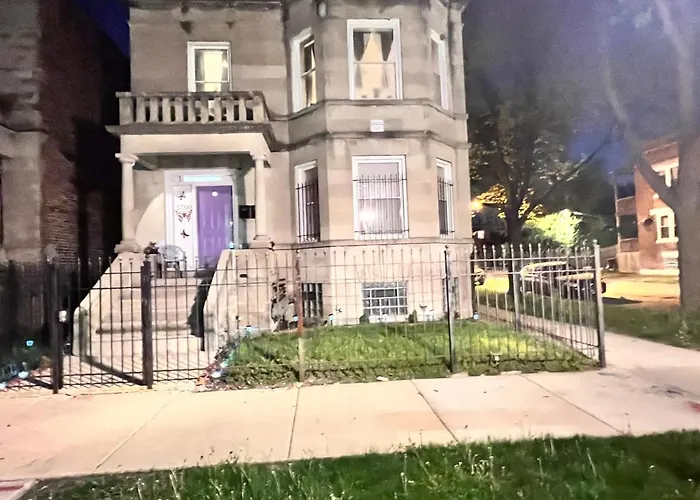 Clean, Spacious, Inexpensive Queen Br