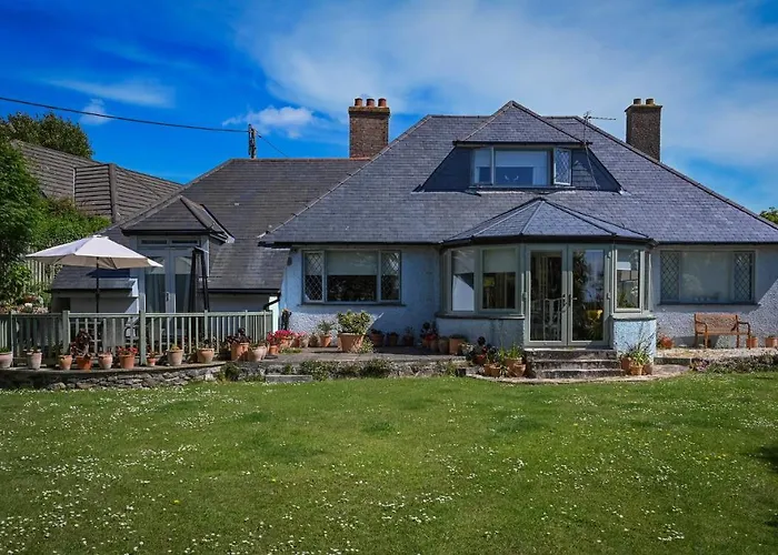 Luxury hotel only: Halwell Lodge