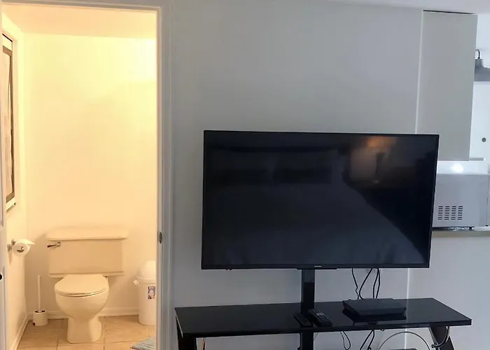 One Bedroom Suite Near Hillside Mall