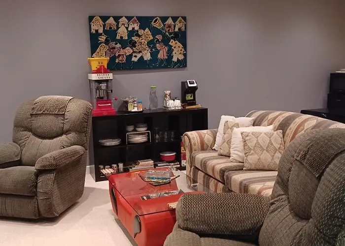 Mountain Calm & Private Ensuite Hosted By Maureen