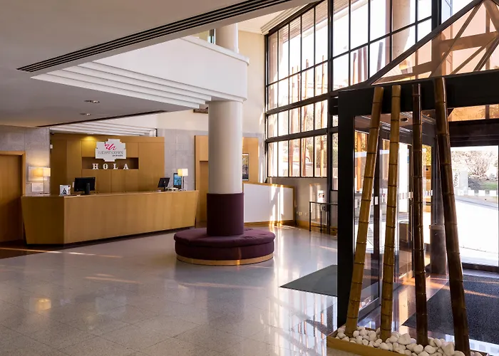 Hotel con tennis: Acta Pirámides