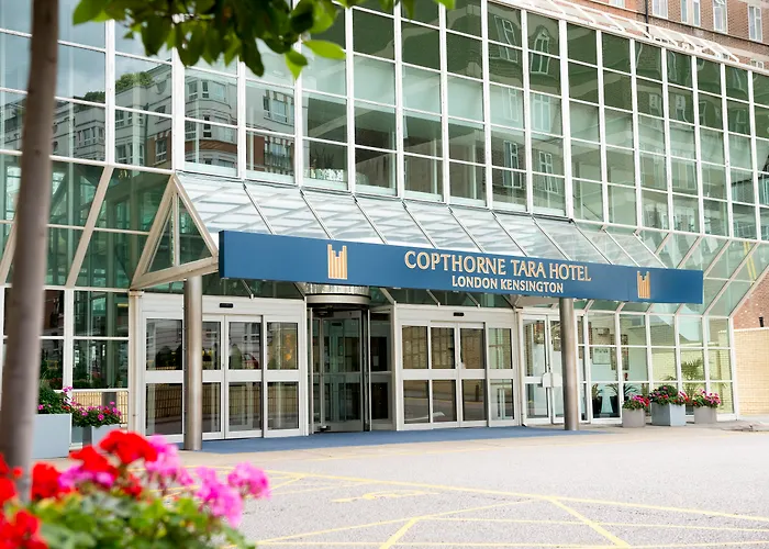 Hotel with pool: Copthorne Tara Hotel London Kensington