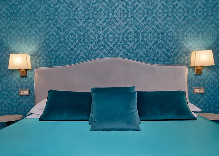 Cheap hotel: Hotel Maxim Axial
