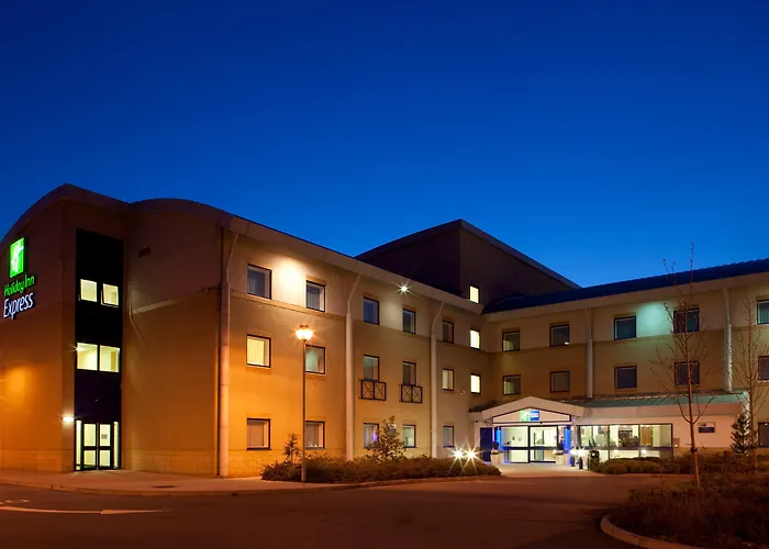 Beach hotel: Holiday Inn Express Cardiff Airport, An Ihg Hotel