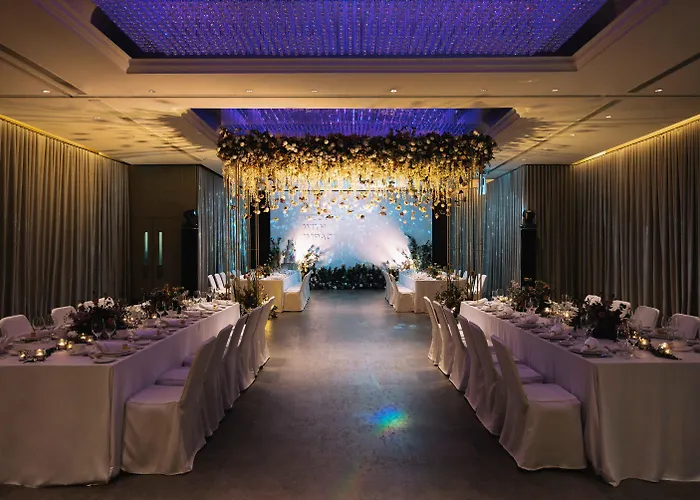 Pet Friendly hotel: Eaton Hk