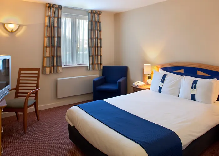 Hotels with tennis Holiday Inn Express Greenock, An Ihg