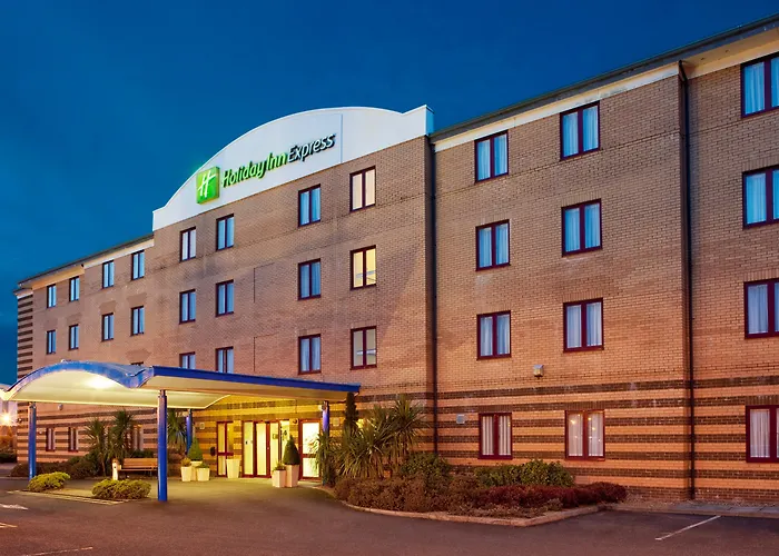 Hotels with tennis Holiday Inn Express Greenock, An Ihg