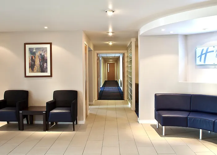 Hotels with tennis Holiday Inn Express Greenock, An Ihg