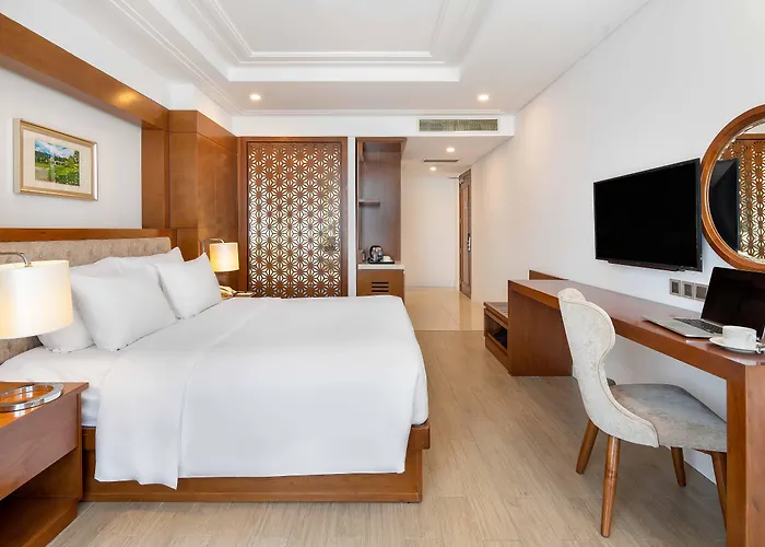 Family Hotel: Paris Deli Danang Beach Hotel