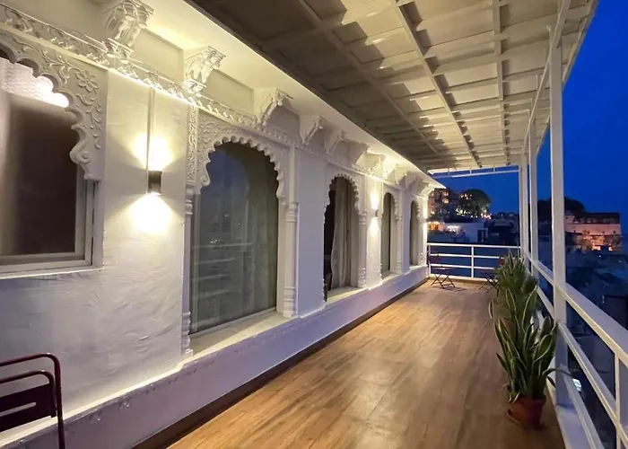 Peacock Guest House - Lake View Hotel In Udaipur