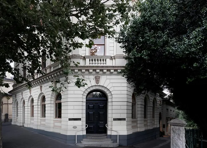 Luxury hotel only: Hotel Ernest Bendigo