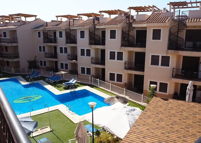 Hotel cerca del colegio: Apartamentos Turisticos Aguilas De Los Collados