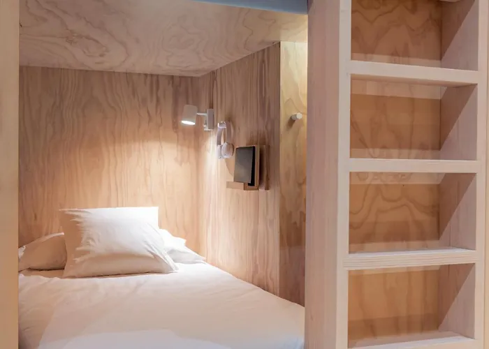 Hotel cerca del colegio: Colo Colo Hostel - Single Private Beds