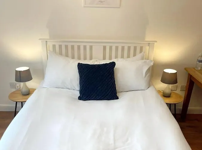 Cambridge Studios And Suites By Tas Accommodations
