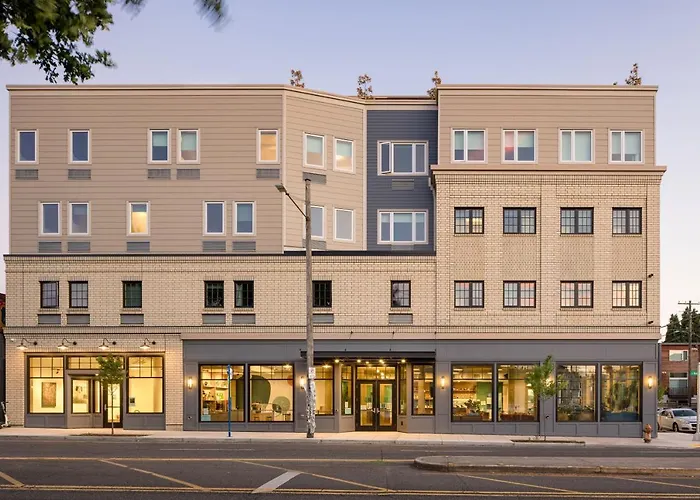 Central hotel: Lolo Pass