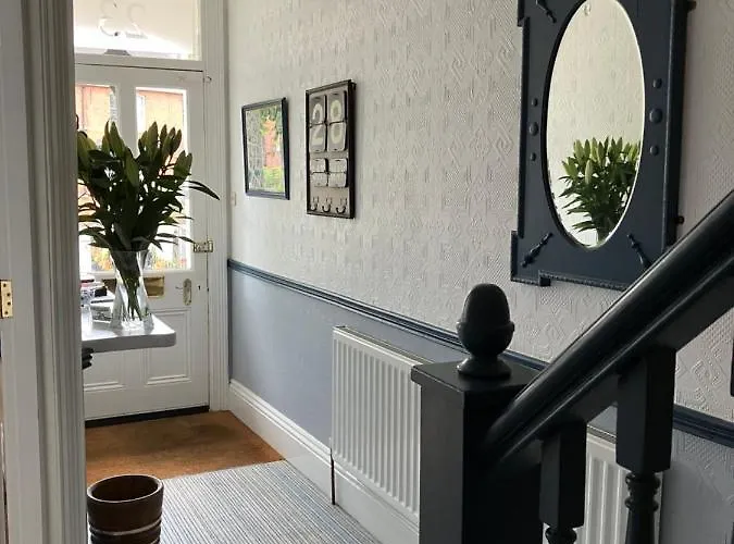 Broadlands Guest House
