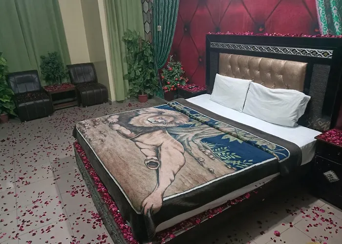 Waterpark hotel: New Hajveri Hotel Lahore