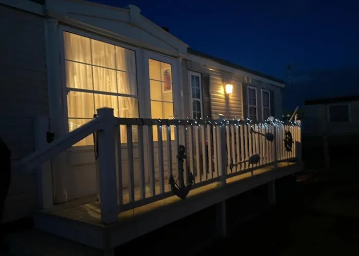 Beach hotel: Beachfront Luxury Holiday Home