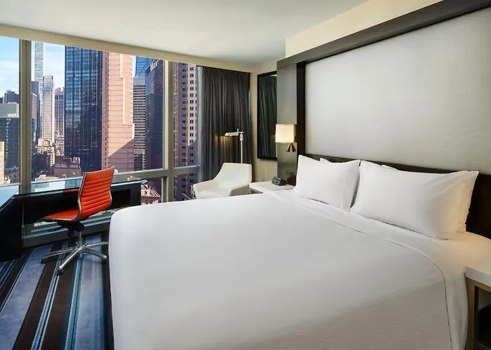 Hotel with Tennis: Courtyard By Marriott New York Manhattan/Central Park