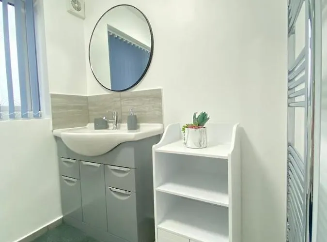 Gatwick Deluxe En-Suite Rooms