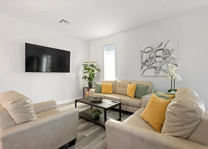 Adorable 3 Bedroom With Jacuzzi & More