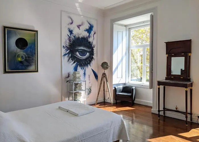 Cheap hotel: Lost Lisbon :: Cais House