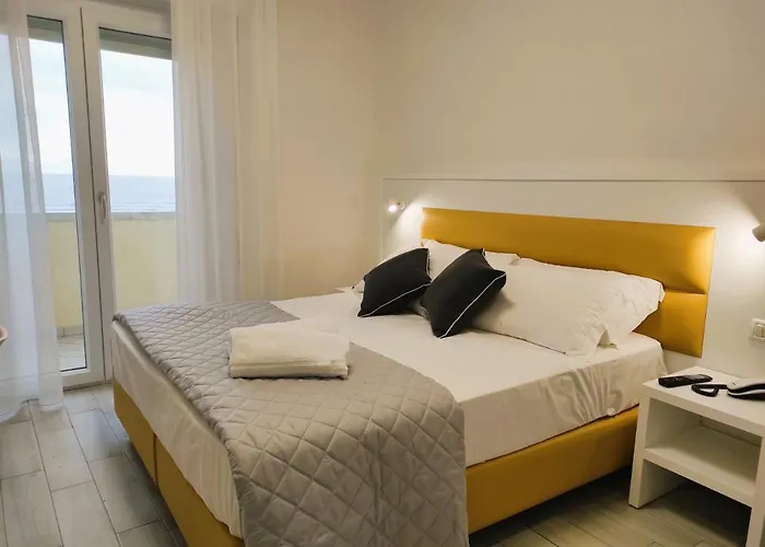 Gran San Bernardo - RICCIONE - FRONTE MARE CON CUCINA
