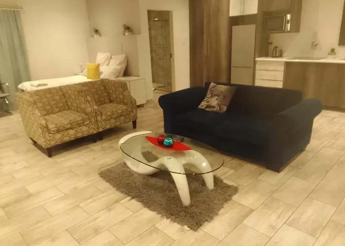 Mayberrypark Guest Lodge