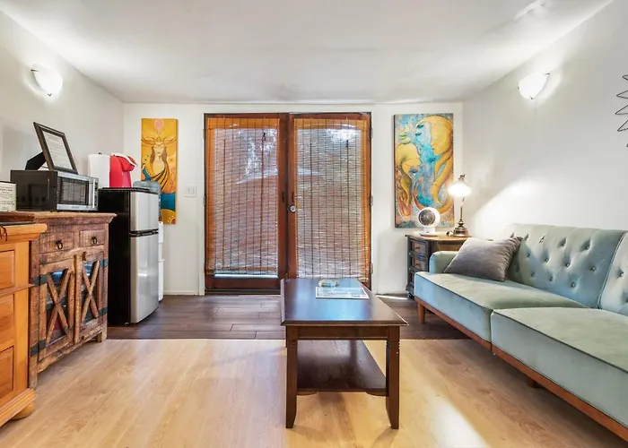 Private Studio City Guest House
