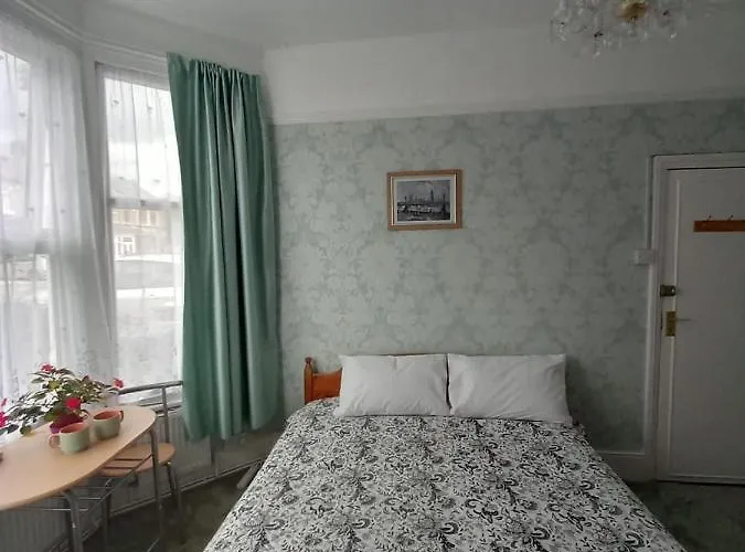 Mari London Holiday Room