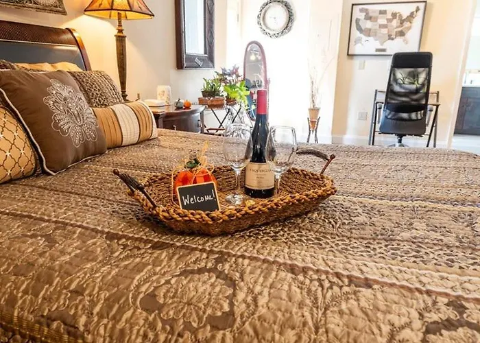 College Park-Orlando 5Star Villa Oasis - Home Away From Home - Quiet Neighborhood-Private Botanical Courtyard - Mins From Eola,Dt, Winter Park - Free Parking & Ev Plug In