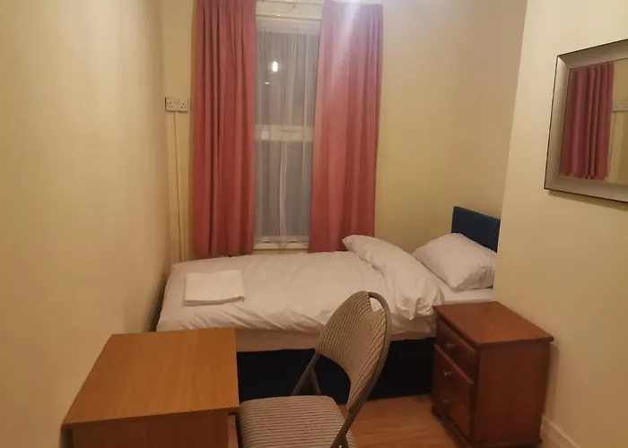 Double Room Near London Seven Kings Train Station