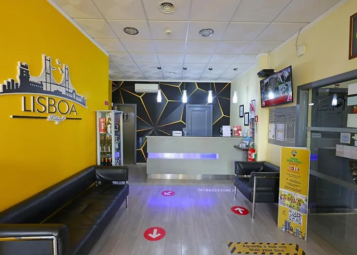 Alojamento com o café da manhã Apenas: Pensao Praca Da Figueira