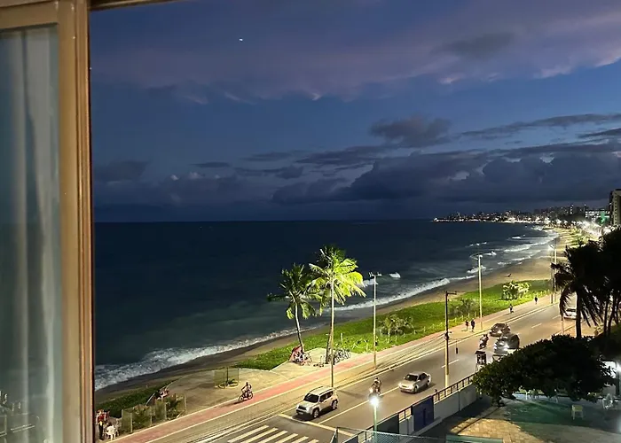 Flat em de Luxo beira mar da grife Ritz suítes com vista ampla para todo o mar da cruz das almas, jatiúca e ponta verde, com toda estrutura de um hotel lindo e arrojado, academia, piscina e muito mais, venha viver essa experiência incrível!