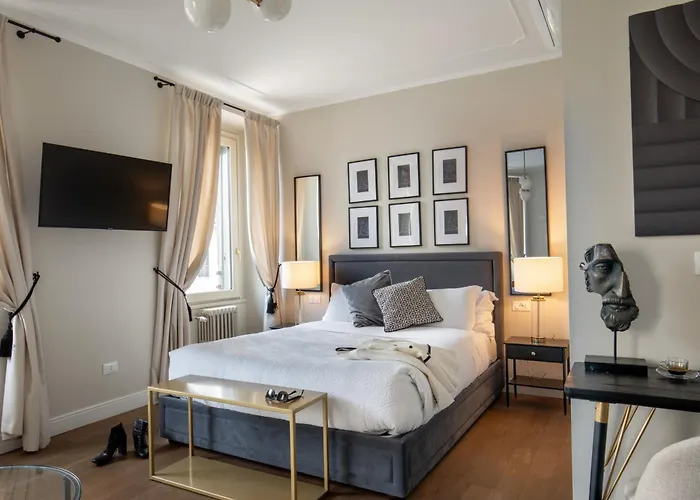Albergo centrale: Daplace - Corso Monforte Suites