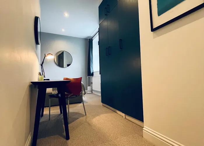 8, St Marys , Private Double Ensuite Room