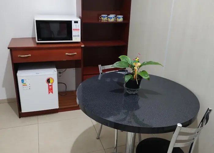 Quarto confortável em Est Velha