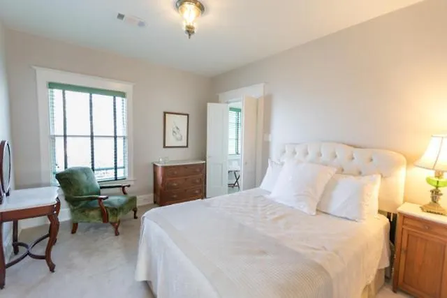 Clifton House - Big River North - Queen Suite, Mississippi River Views