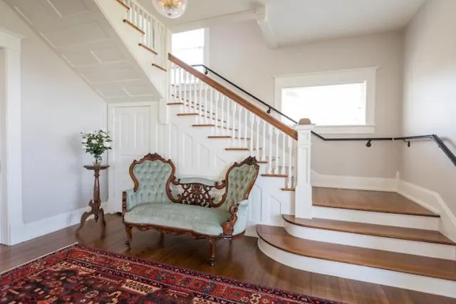 Clifton House - Panorama - Queen Suite, Sleeps 4, River Views