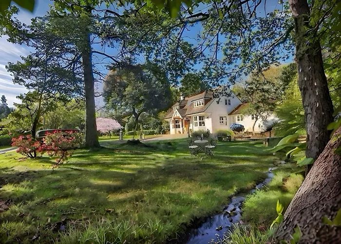 Pets Allowed Hotel Daweswood - Luxury Cottage, Lake Access & Hot Tub