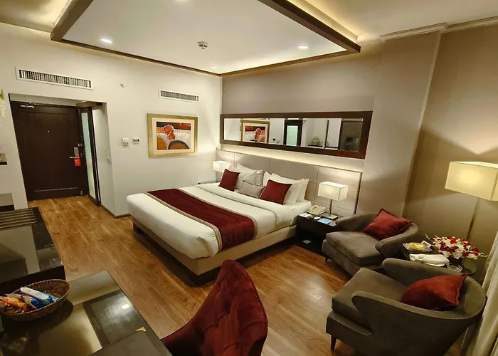 Central hotel: Ramada By Wyndham Multan