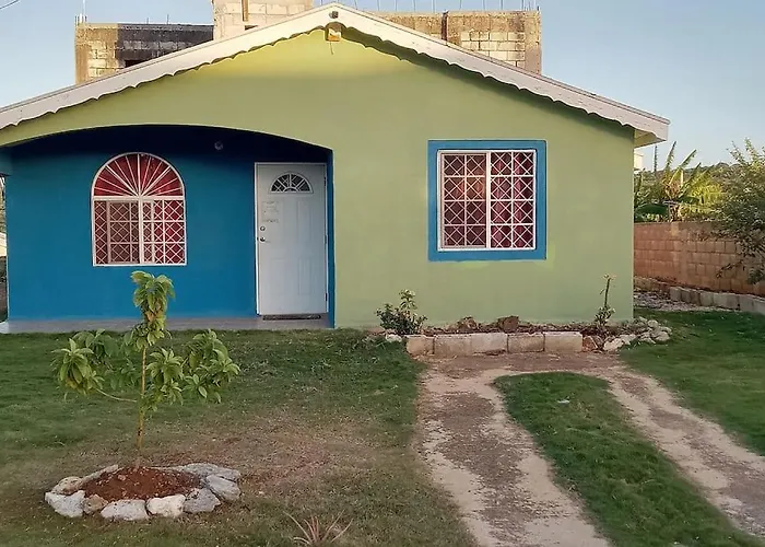 Cheerful 2-Bedroom Home In Falmouth Garden